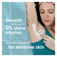 Gillette Venus Pro Smooth Sensitive Razor, 4 Razor Blades, Shower Hook & Travel Bag